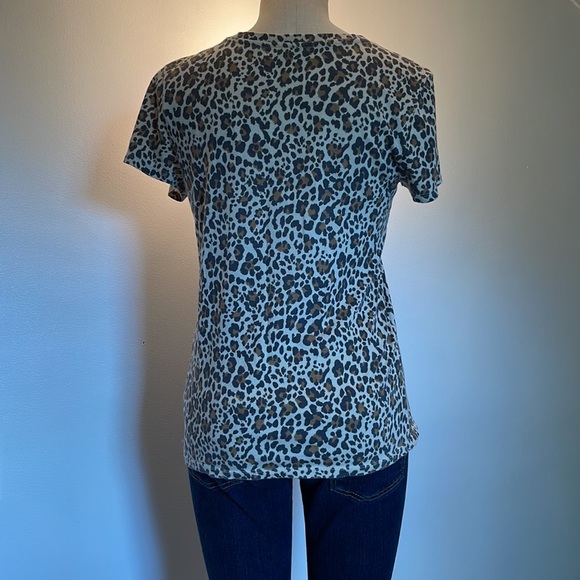 Gap Brand Leopard Print T-shirt - Picture 4 of 4